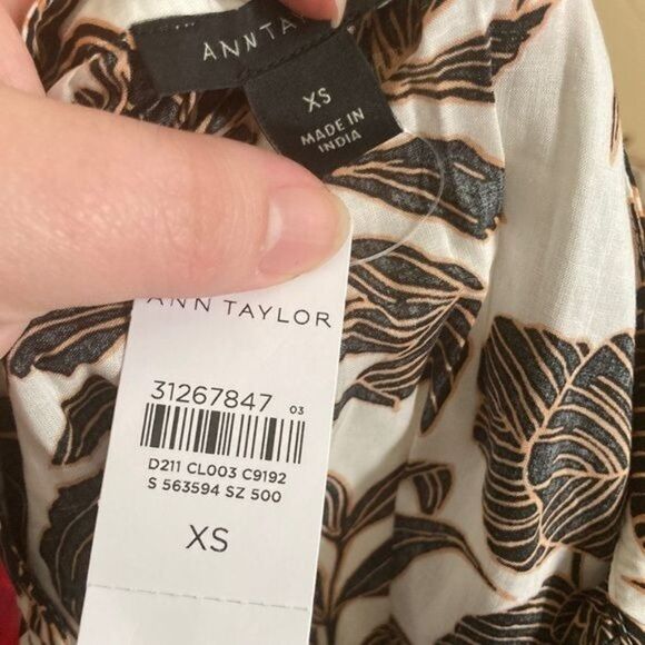 NWT Leaf Motif Travel Blouse by Ann Taylor, Suze XS - Picture 3 of 10